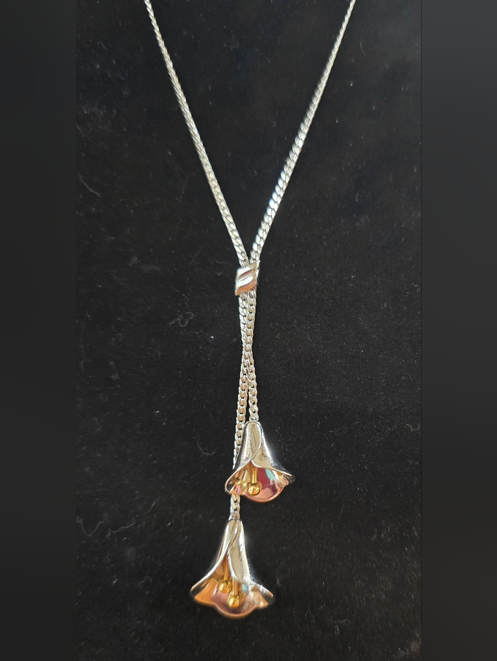 Avon Calla Lily Floral Drop Lariat Necklace